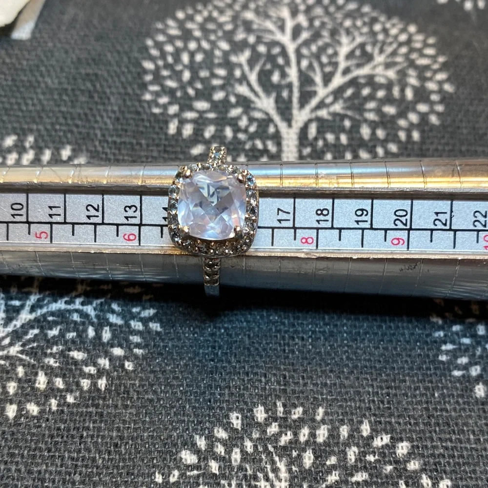 Elegant Silver Ring with Clear Gemstone - Picture 6 of 7